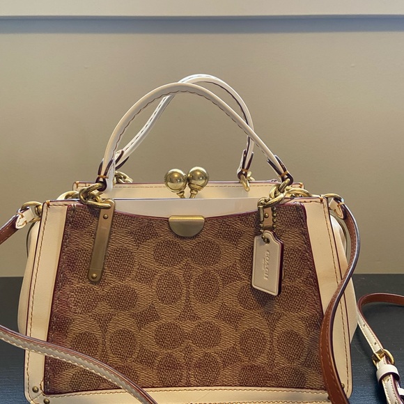 Kiss Lock Coach Purses - Picture 7 of 9